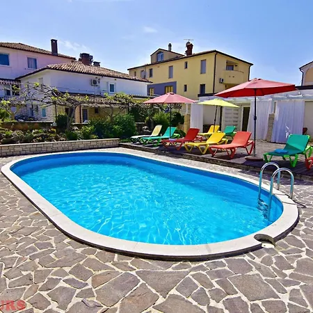 公寓 Nika1 Mit Pool Und Whirlpool 400 By Interhome 乌马格