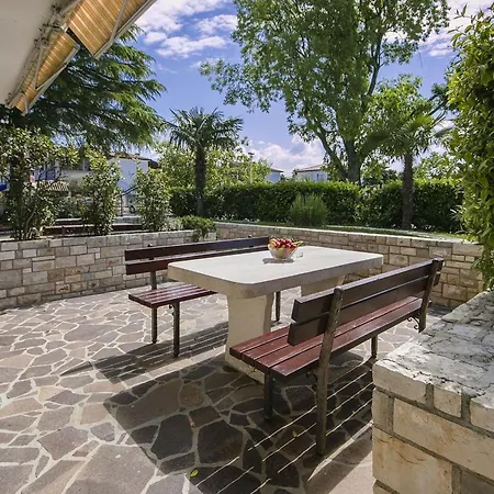 公寓 Nika1 Mit Pool Und Whirlpool 400 By Interhome 乌马格