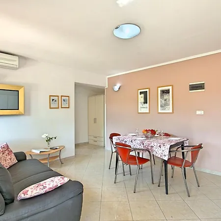 公寓 Nika1 Mit Pool Und Whirlpool 400 By Interhome