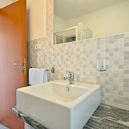 Nika1 Mit Pool Und Whirlpool 400 By Interhome 乌马格